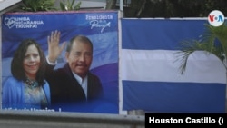 Una valla propagandista en Managua muestra al presidente Daniel Ortega y su esposa Rosario Murillo. [Foto: VOA / Houston Castillo]