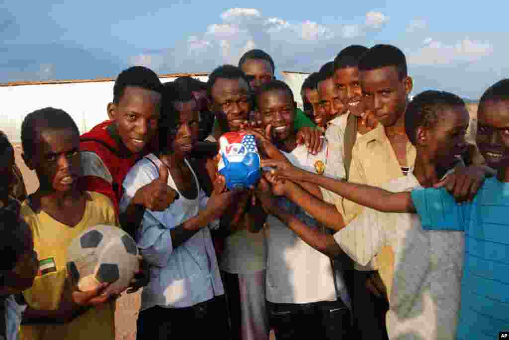 A group of soccer players at the Dollo Ado transit camp in Ethiopia say thanks for the new VOA ball, October 27, 2011. (VOA P. Heinlein)