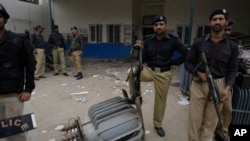 د ادارې ویاند د دغه ډول ګامونو پورته کولو او دفترو په خپل لاس کې اخستو د خطرناکو نتيجو لرلو خبرداری ورکړی ؤ.
