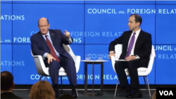 U.S. Senate Democrat Chris Coons, left, answers a VOA Persian reporter’s question at the Council on Foreign Relations in Washington, May 14, 2019.