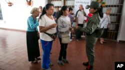 El gobierno señala que primarias fueron un éxito mientras que la oposición afirma que hubo baja participación.