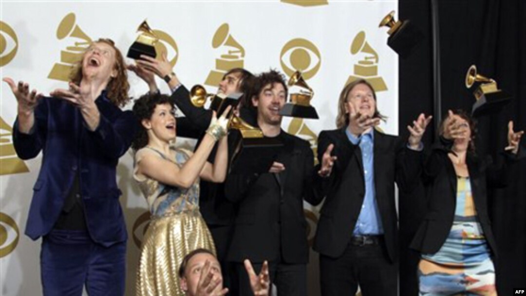 Ban nhạc Arcade Fire tại lễ trao giải Grammy ở Los Angeles, ngày 13/2/2011