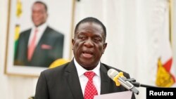 Zimbabwean President Emmerson Mnangagwa officiates at the swearing in ceremony for his cabinet at State House in Harare, Zimbabwe, Dec. 4, 2017. 