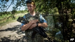 Un soldat ukrainien au front près d’Avdiivka dans la région de Donetsk, à est de l’Ukraine en juin 2015.