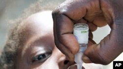 Mtoto akipewa chanjo ya Polio