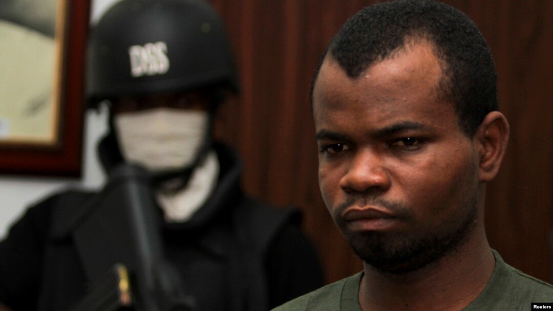 Pengadilan Nigeria hari Jumat (20/12) memvonis Kabiru Sokoto (kanan) dengan hukuman penjara seumur hidup (foto: dok). 