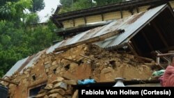 Gempa kedua di Nepal menewaskan sedikitnya 110 orang, serta merobohkan rumah-rumah yang sudah rusak (foto: dok).