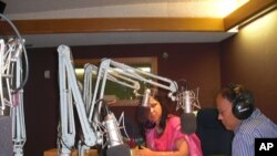 ভয়েস অফ আমেরিকার স্টুডিওতে ফাহিমা নাসরিনের সাক্ষাৎকার