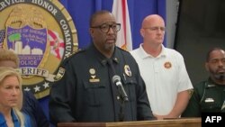Mkuu wa Polisi wa Jacksonville, Florida, TK Waters akizungumza wakati wa mkutano na wanahabari kuhusu mtu mwenye bunduki huko Jacksonville, Florida, Agosti 26, 2023.
.