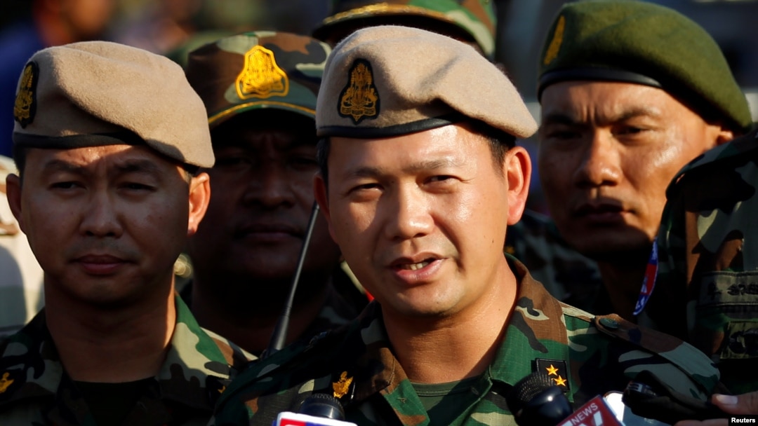 Hun Manet, con trai cả của Thủ tướng Campuchia Hun Sen, từng tốt nghiệp Học viện Quân sự West Point ở Mỹ và hiện là Phó tư lệnh kiêm Tham mưu trưởng Lực lượng Vũ trang Hoàng gia Campuchia.
