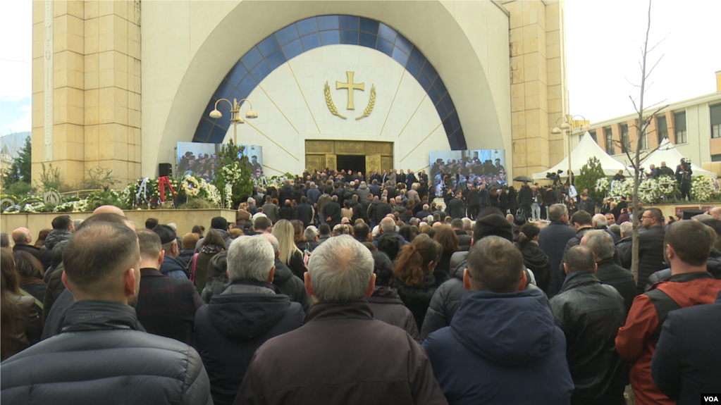 Tiranë, përcillet me nderime Kryepeshkopi i ndjerë Anastas Janullatos