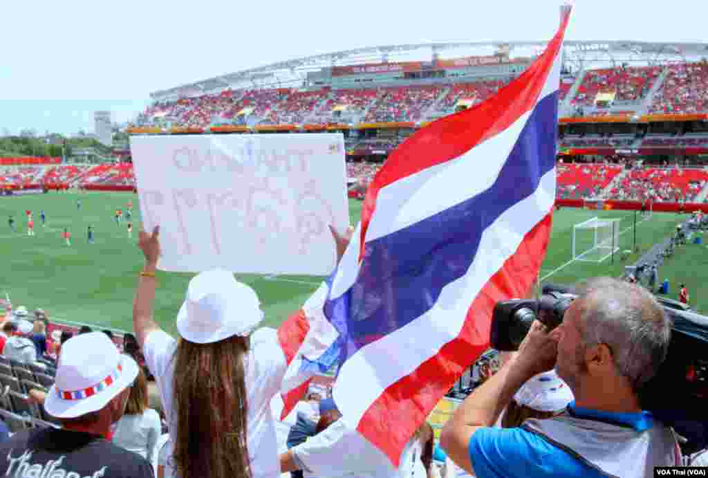 Thai Football fans in Ottawa