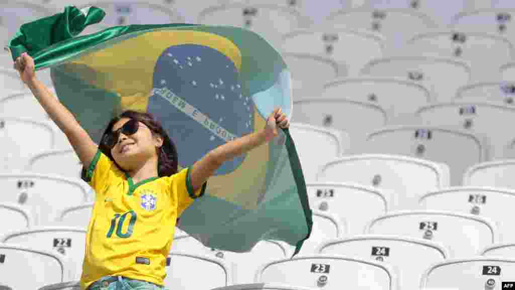 Fans of Brazil cheer their team during the Rio 2016 Olympic Games women&#39;s bronze medal football match Brazil vs Canada, at the Arena Corinthians Stadium in Sao Paulo, Brazil.