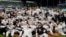 Los Yankees de Nueva York posan tras eliminar a los Guardianes de Cleveland en la Serie de Campeonato de la Liga Americana, el sábado 19 de octubre de 2024 (AP Foto/Godofredo A. Vásquez)