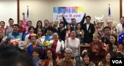 台灣新住民展示自己的創意產品（齊勇明拍攝）