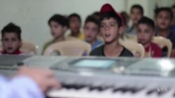 In Lebanon, Maestro Helps Voices of Refugee Children Rise Above Poverty, Divisions
