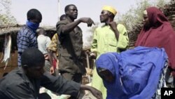 Des vendeurs détaillant de céréales au Niger