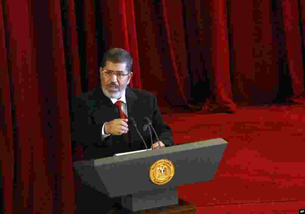 Egypt's newly inaugurated President Mohamed Morsi speaks at Cairo University in Cairo, Egypt, June 30, 2012.