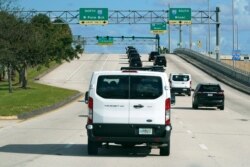 La caravana del presidente Donald Trump en una autopista de West Palm Beach, en Florida, el lunes 28 de diciembre de 2020, tras partir del Trump International Golf Club, de regreso a Mar-a-Lago, el club privado del presidente.
