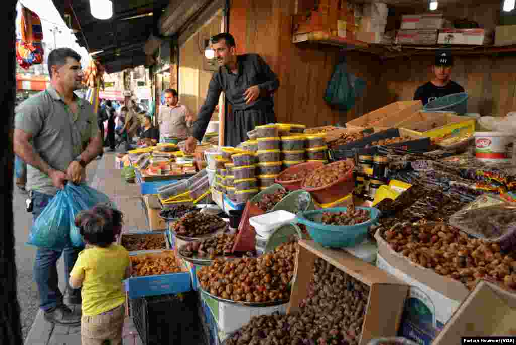 فرۆشگایەکی تایبەت بە جۆرەکانی خورما