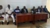 Le comité de gestion de la Fédération béninoise de Football (FBF) lors d’une conférence de presse à Cotonou, Bénin, 18 mai 2017. (VOA/Elisée Hounkpatin)