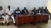 Le comité de gestion de la Fédération béninoise de Football (FBF) lors d’une conférence de presse à Cotonou, Bénin, 18 mai 2017. (VOA/Elisée Hounkpatin)