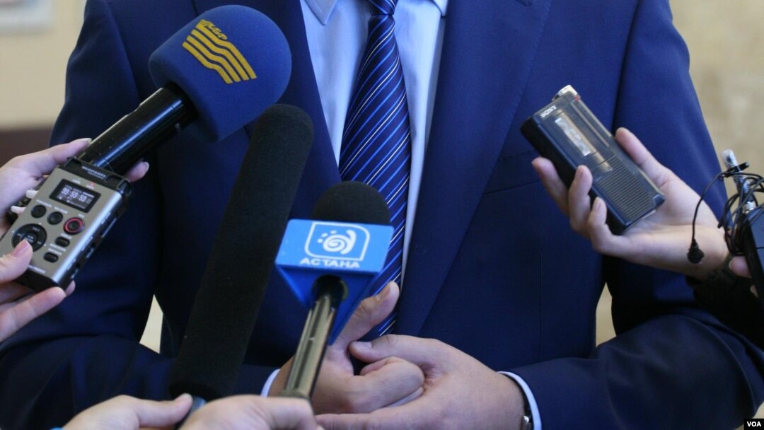 Qozog’istonda yaqinda ikki jurnalist tuhmatda ayblanib, jinoiy javobgarlikka tortildi. Sudlanuvchilar tanqidiy materiallari uchun nishonga olinganini aytadi. 
