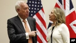 El canciller español, José Manuel García-Margallo, conversó sobre el asunto con la secretaria de Estado, Hillary Clinton.