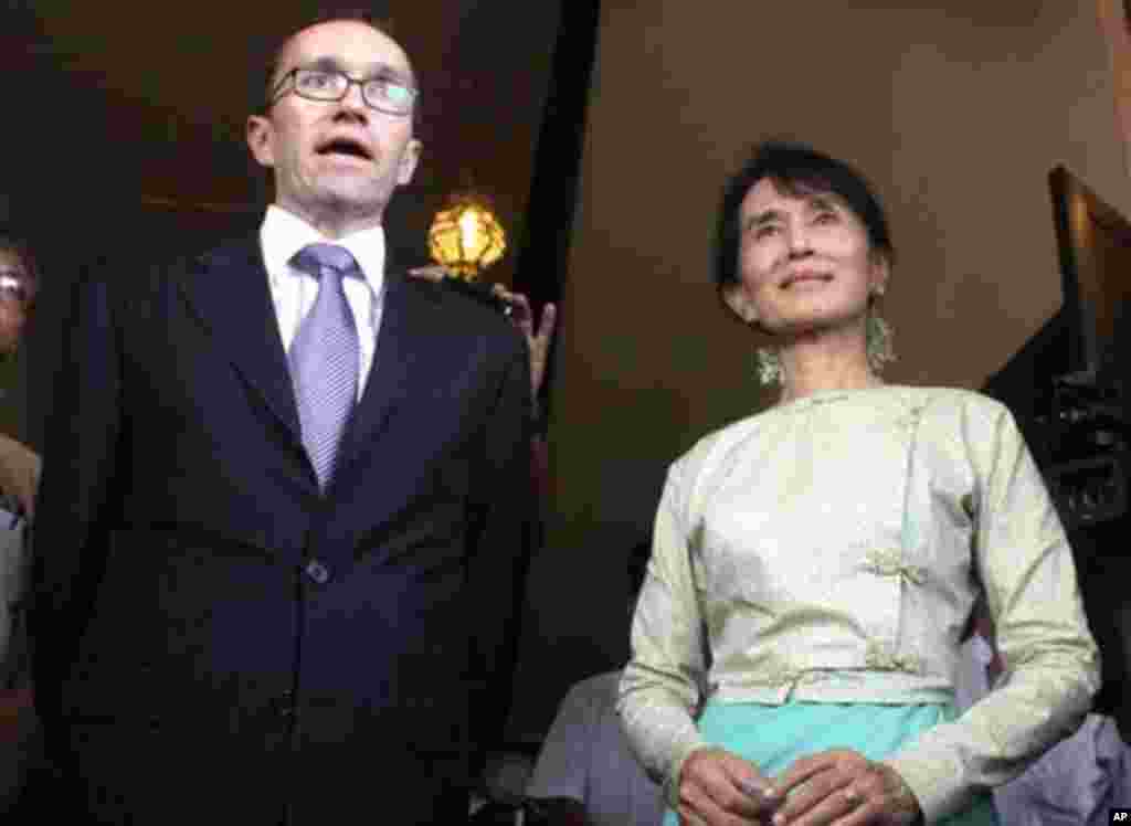 Espen Barth Eide, left, Norway’s Deputy Foreign Minister, talks to the media after he met with Myanmar's pro-democracy leader Aung San Suu Kyi, right, at her home Saturday, Oct. 8, 2011 in Yangon, Myanmar. (AP Photo/Khin Maung Win)