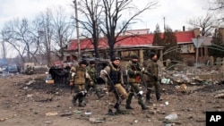 Pro-Russia rebels are seen walking in Debaltseve, eastern Ukraine, Feb. 19, 2015. 