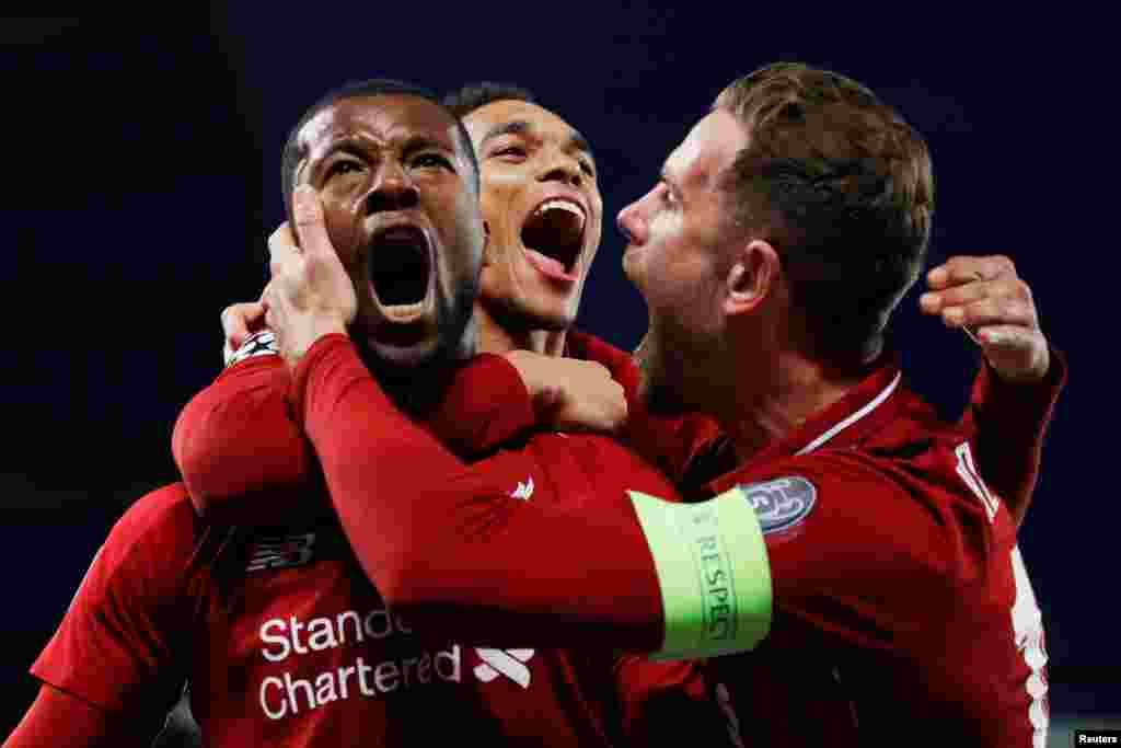 Pemain Liverpool, Georgino Wijnaldum, merayakan gol ketiga yang dicetak oleh tim itu saat melawan Barcelona, bersama Jordan Henderson dan Trent Alexander-Arnold, dalam Pertandingan Kedua Semi Final Liga Champions di Liverpool, Inggris, 7 Mei 2019.