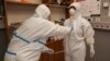 Medicinsko osoblje tokom pandemije koronavirusa, u Kliničkom centru Vojvodine, Novi Sad, Srbija, 2. aprila 2020. (Foto: Rojters, Feđa Grulović)