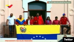 "He decidido romper relaciones diplomáticas con el gobierno de EEUU." dijo Nicolás Maduro a través de una transmisión en vivo desde su cuenta de Twitter. 