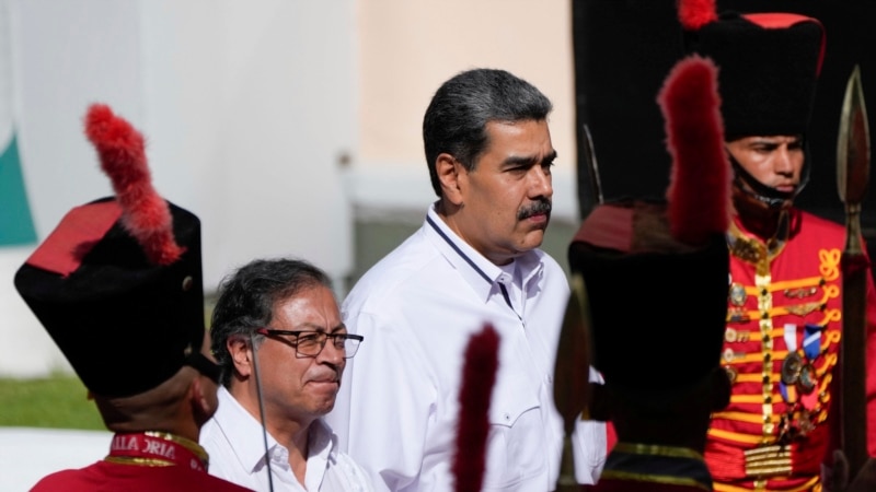 Petro insta a Maduro a permitir un "escrutinio transparente" de resultados electorales