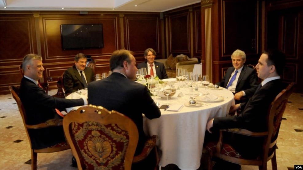 Thaçi takon drejtuesit e partive shqiptare të Maqedonisë