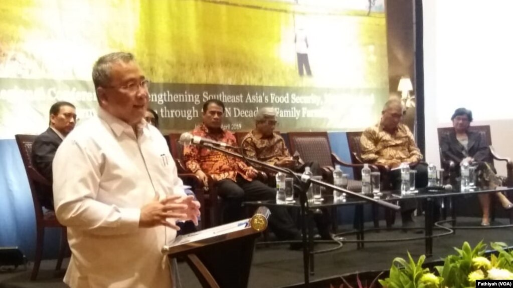 Menteri Desa, Pembangunan Daerah Tertinggal dan Transmigrasi Eko Putro Sandjoj. (Foto: VOA/Fathiyah)