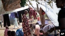 Refugees who fled violence in South Sudan and crossed into Uganda, settle in the village of Ochaya in Arua district, northern Uganda, Jan. 7, 2013.