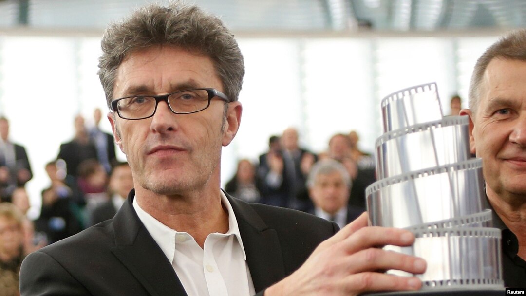 Polish director Pawel Pawlikowski poses with his trophy after he was awarded the Lux cinema prize of the European Parliament for his film "Ida' during a ceremony at the European Parliament in Strasbourg, France, Dec. 17, 2014. 