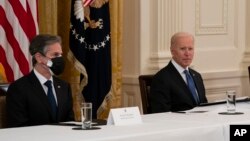 Presiden AS Joe Biden dan Menlu Antony Blinken dalam rapat kabinet di Gedung Putih (foto: dok). 