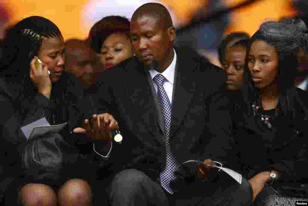 Mandla Mandela (C), eldest grandson of former South African President Nelson Mandela, attends the official memorial service for Nelson Mandela at the First National Bank stadium, also known as Soccer City, in Johannesburg, Dec.10, 2013.