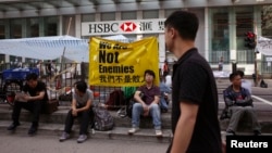 10月7日，爭取香港真普選人士繼續在中環匯豐銀行對出馬路的佔領區。