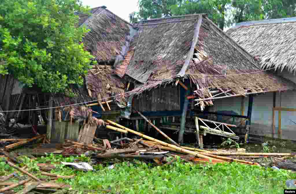 اطلاعات کے مطابق مغربی جاوا کا ساحلی علاقہ تانجنگ لیسنگ بھی سونامی کی زد میں آنے سے نہ بچ سکا ۔