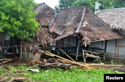 印尼旅游胜地丹戎勒松海难附近的房屋在海啸后受损（2018年12月23日）