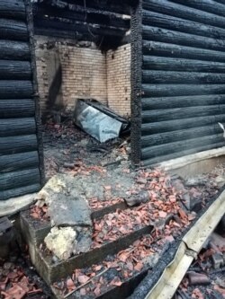 Kuća koju je koristio predsednik sindikata "Sloga" zaposlenih u Ministarstvu odbrane i Vojsci Srbije Dejan Pavlović, uništena u požaru koji je izbio rano ujutro 10. maja 2020. (Foto: Zvanični sajt Sindikata "Sloga")