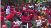 Les femmes du FNDC au siège du mouvement à Conakry, le 25 avril 2019. (VOA/Zakaria Camara)