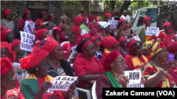 Les femmes du FNDC au siège du mouvement à Conakry, le 25 avril 2019. (VOA/Zakaria Camara)