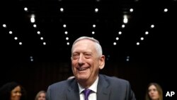 El secretario de Defensa de EE.UU., Jim Mattis, testificó ante la Comisión de Servicio Armados del Senado el jueves, 26 de abril, de 2018.