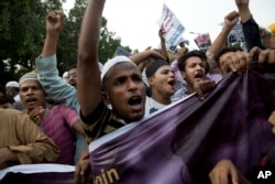 Indian Muslims shout slogans during a protest against the persecution of Rohingya Muslims in Myanmar, in New Delhi, India, Sept. 13, 2017. The protesters criticized Myanmar leader Aung San Suu Kyi, asking whether she was given a Nobel Peace Prize for promoting peace or for persecuting Rohingya Muslims.