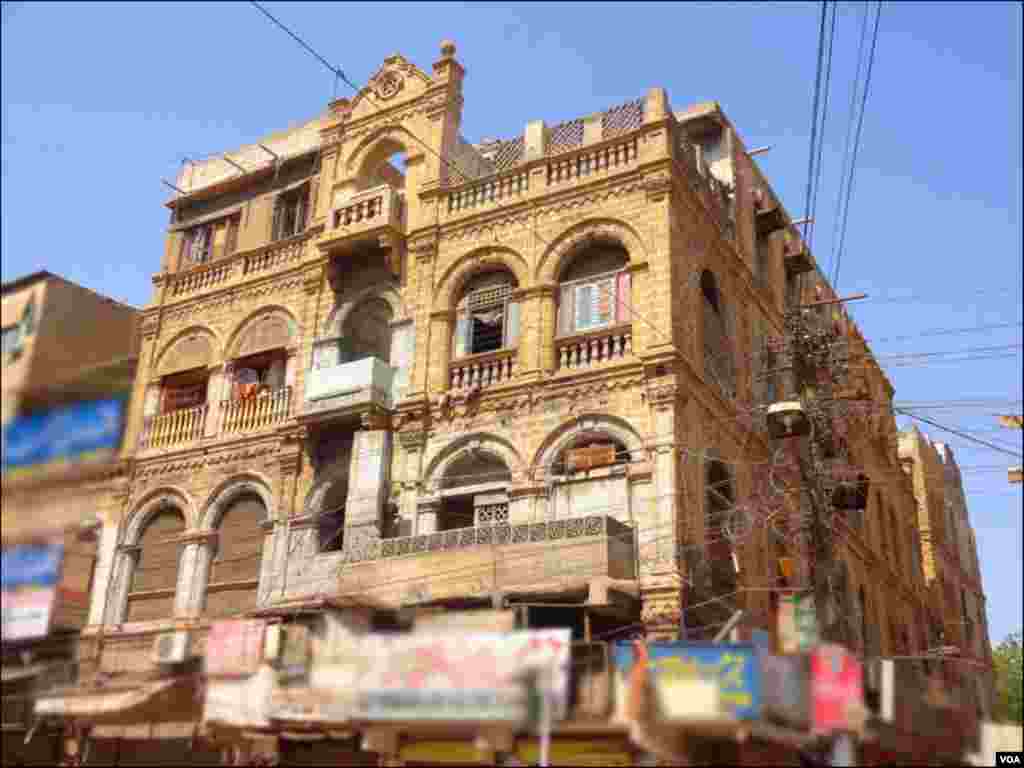 برصغیر دور سے قبل بنائی گئی کراچی کے لائٹ ہاوس پر قائم دو منزلہ عمارت 