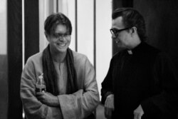 David Bowie dan Gary Oldman. (Foto: Twitter)